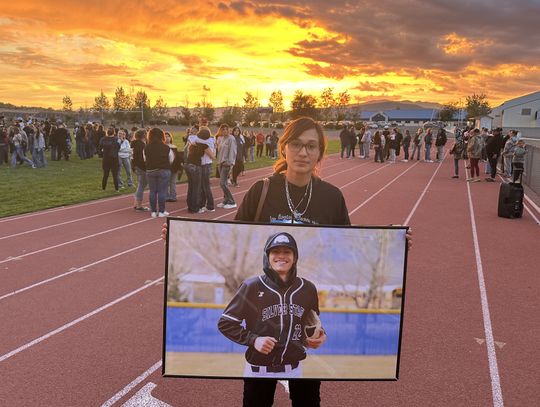 Silver Stage students honor friend, teammate at candlelight vigil